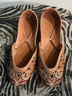 Traditional Embroidered Women's Jutti in Tan with Multicolor Accents